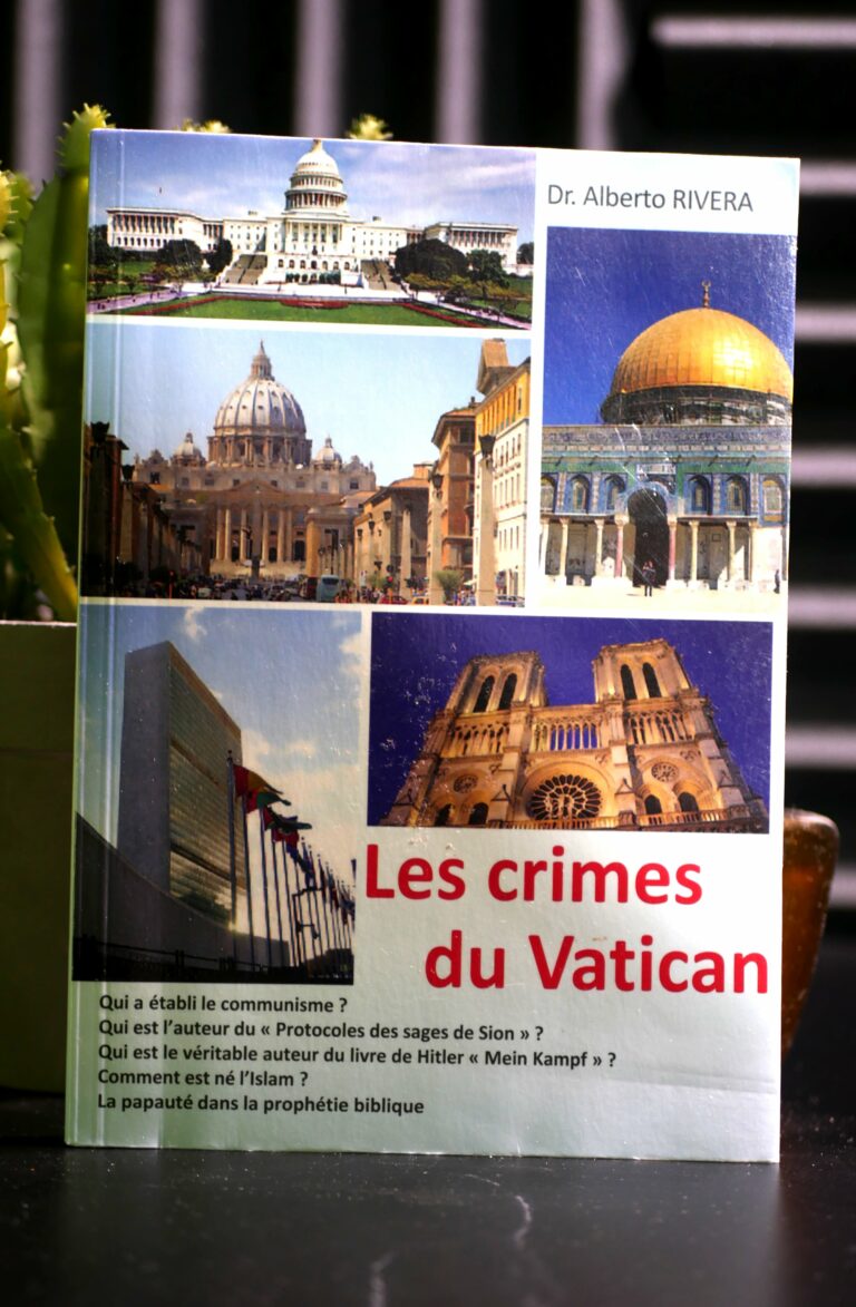 les crimes du vatican-min